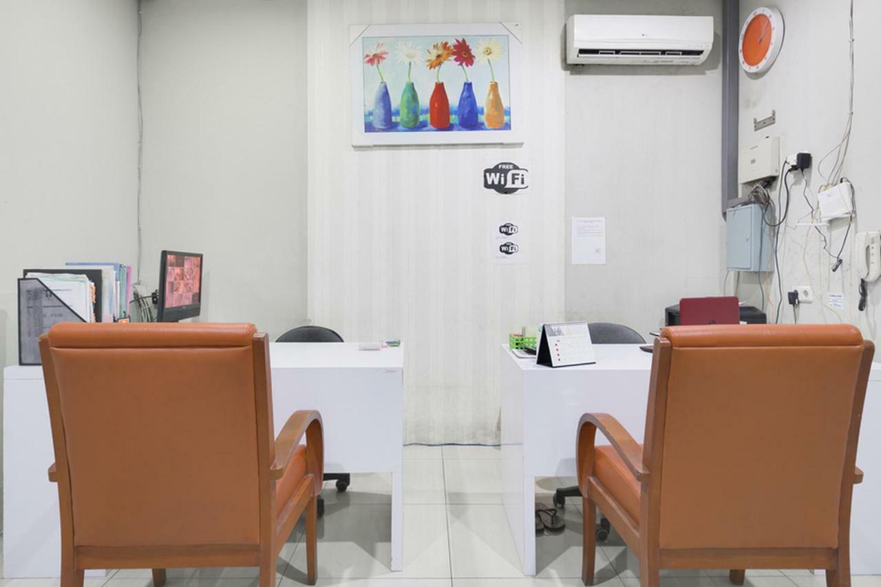 Reddoorz At Siwalankerto Surabaya Hotel Buitenkant foto