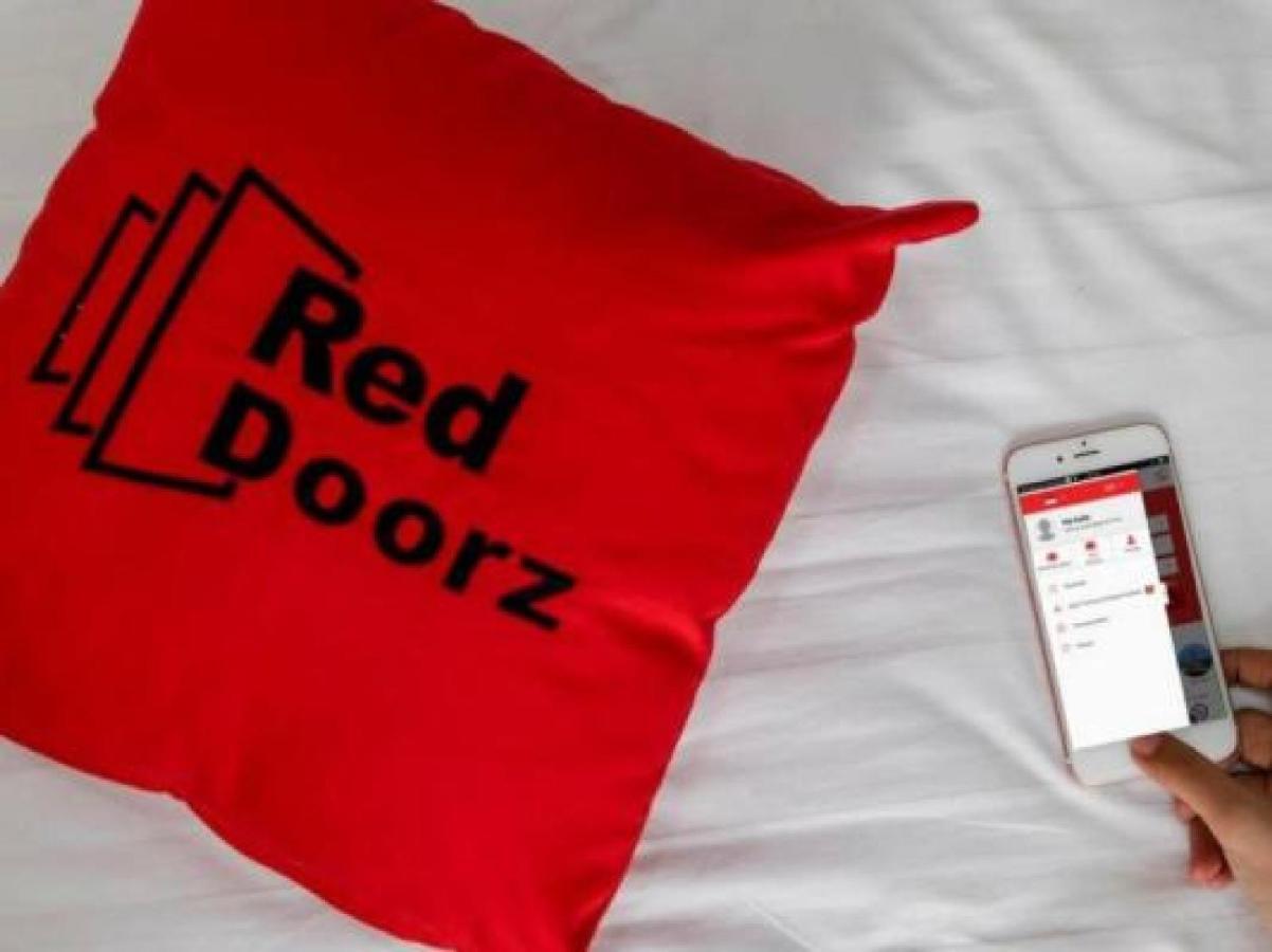 Reddoorz At Siwalankerto Surabaya Hotel Buitenkant foto